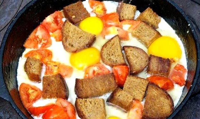 Яичница с гренками
