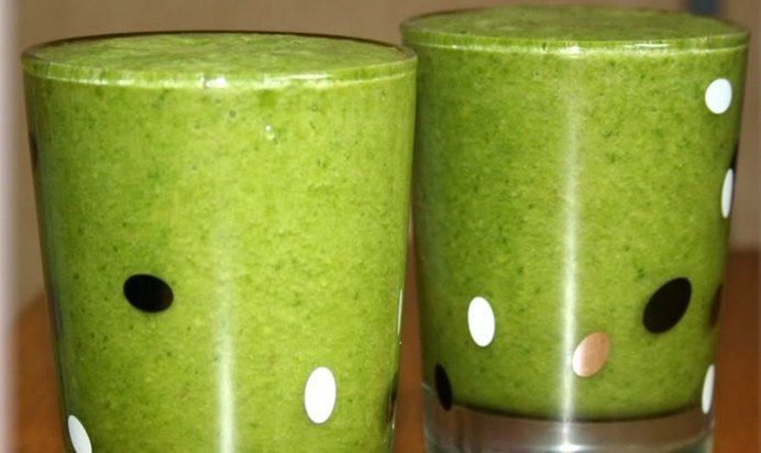 Зеленый коктейль с лаймом