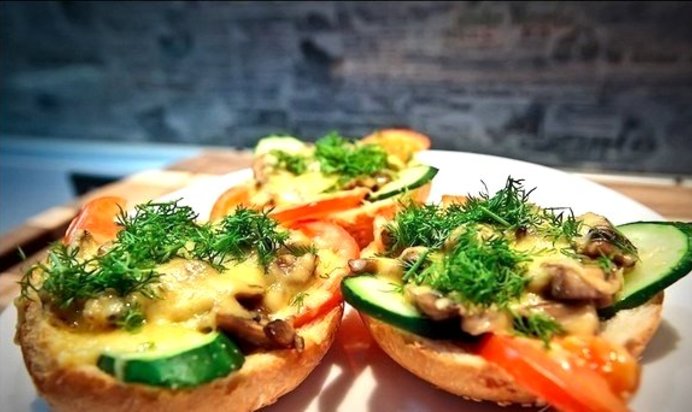 Горячие бутерброды с помидорами