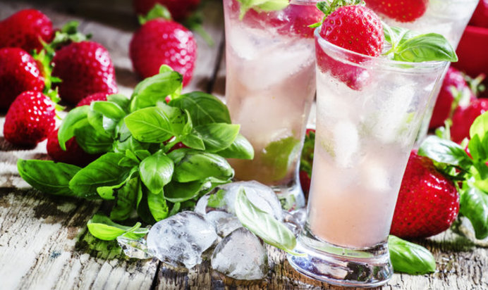 Клубничный лимонад с базиликом