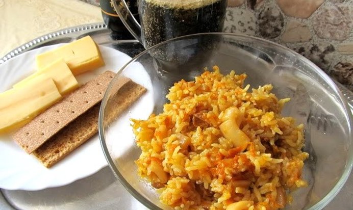 Плов с кальмарами в мультиварке