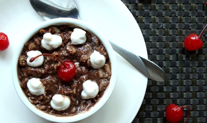 Овсяная каша по мотивам торта «Черный лес»