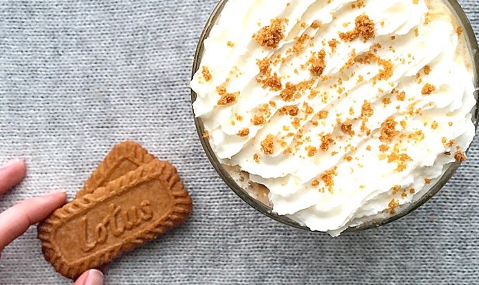 Кофе латте с пряничной пастой Biscoff