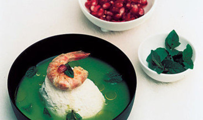 Гороховый суп-пюре с сыром рикотта и зернами граната