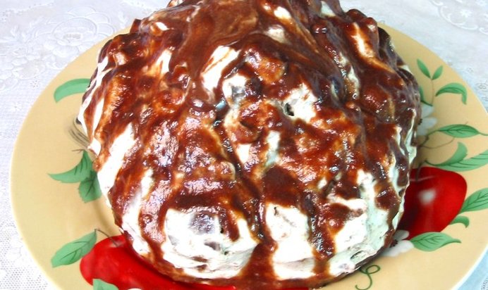 Шоколадный торт с бананами