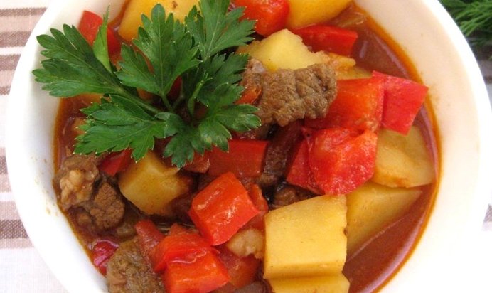 Гуляш по-венгерски из говядины