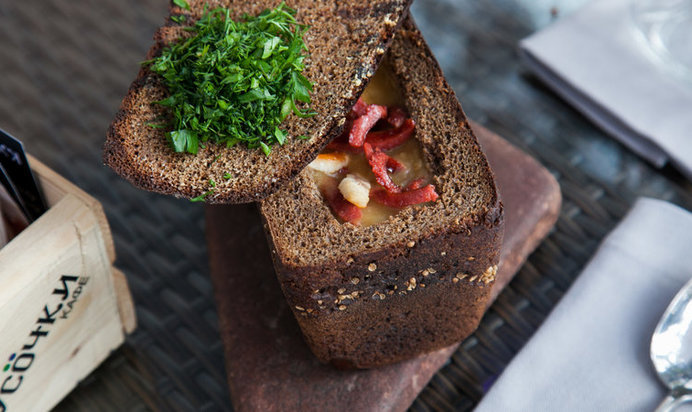 Цыпленок, запеченный с фруктами