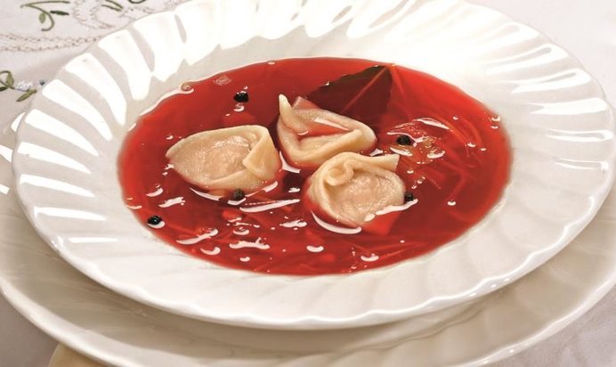 Борщ с мясными пельменями