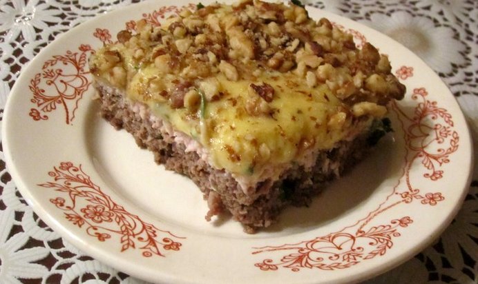 Двухслойная мясная запеканка с грецкими орехами