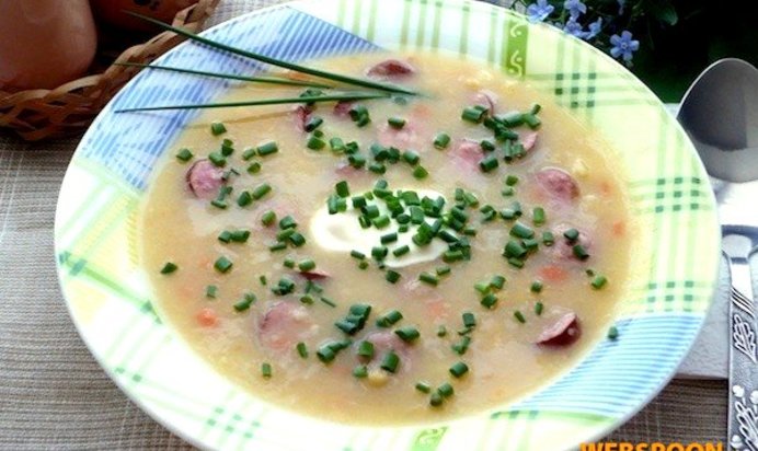 Гороховый суп с копченой колбасой