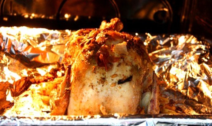 Цыпленок, фаршированный рисом и цукатами