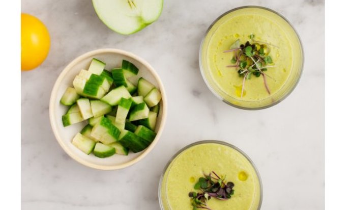 Гаспачо с яблоком и огурцом