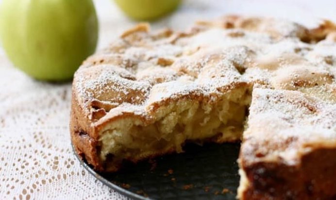 Шарлотка (яблочный пирог)