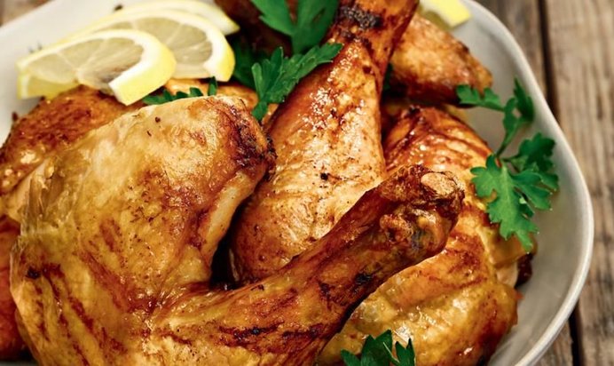 Цыпленок с лимонами, петрушкой и розмарином