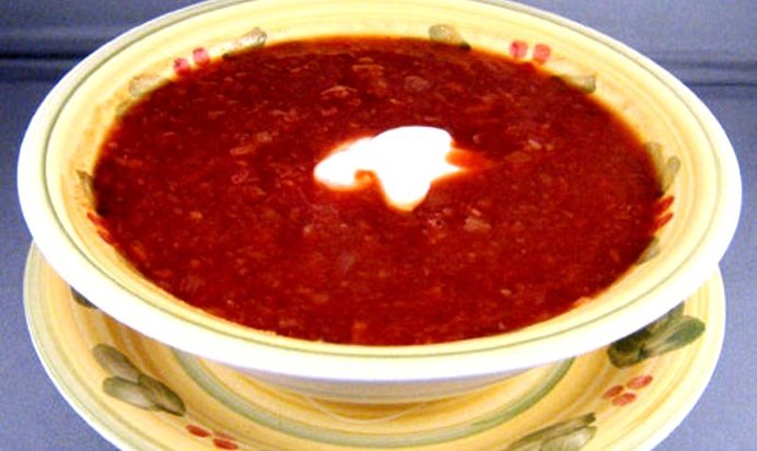 Красный борщ с курицей