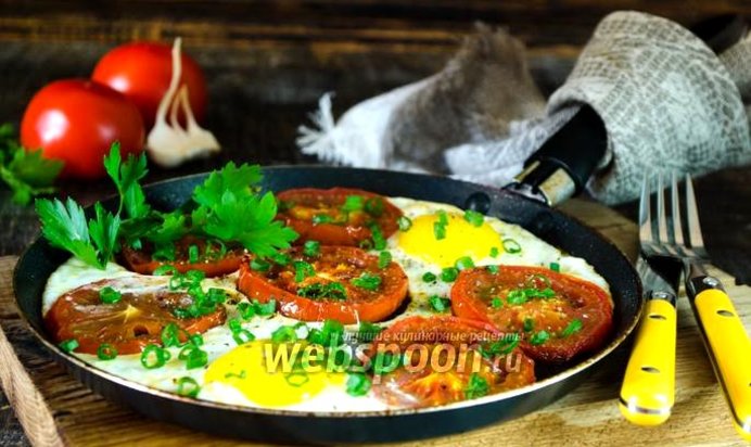 Яичница с помидорами
