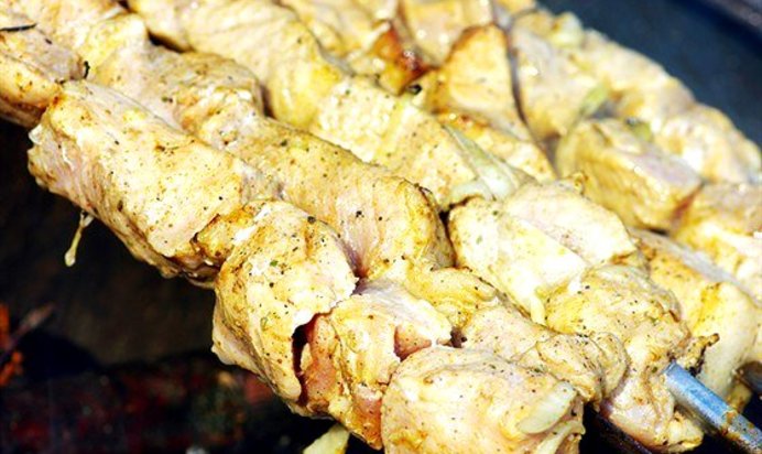 Шашлык из курицы с чесноком и розмарином