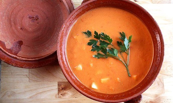 Гаспачо с томатами и персиками