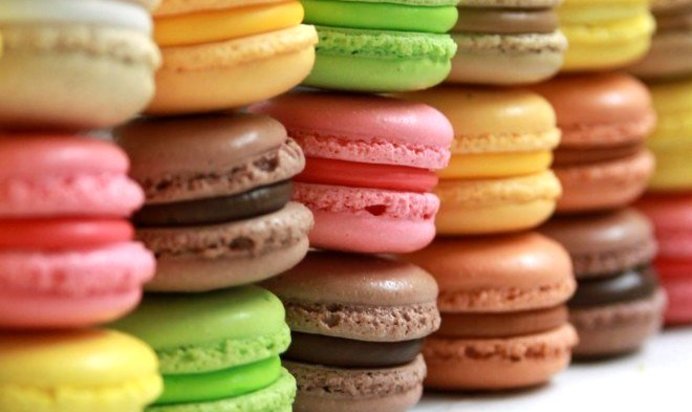 Пирожные макароны