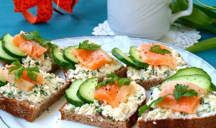 Бутерброды с фетой и сёмгой