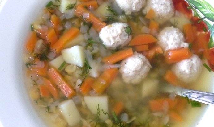 Гороховый суп с куриными шариками