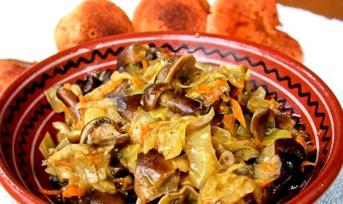 Солянка из опят с капустой