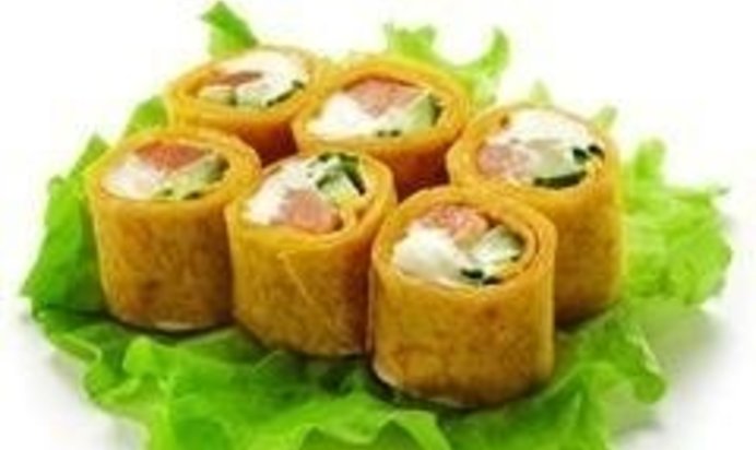 Запеченные роллы с лососевой начинкой