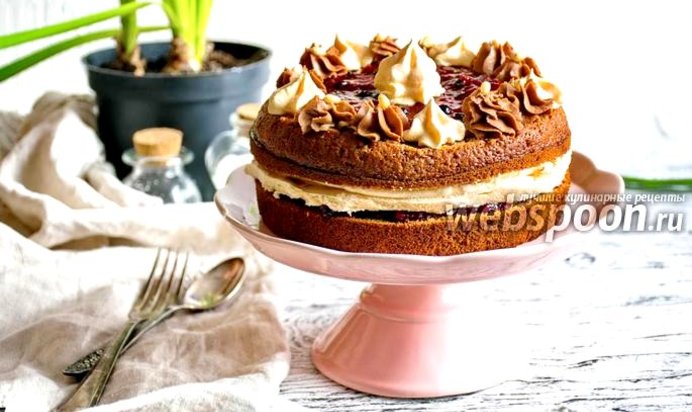 Шоколадный торт с безе