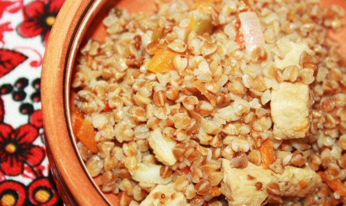 Гречневая каша со свининой и овощами