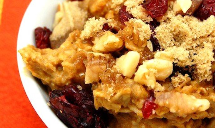 Тыквенная овсяная каша с вяленой клюквой