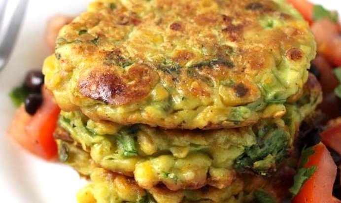 Оладьи из кукурузы и авокадо