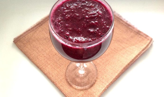 Смузи из апельсина и голубики