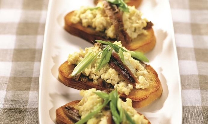 Тосты с анчоусами