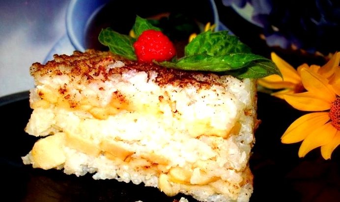 Рисовая запеканка с яблоками