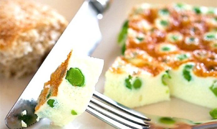 Мятный омлет с зеленым горошком