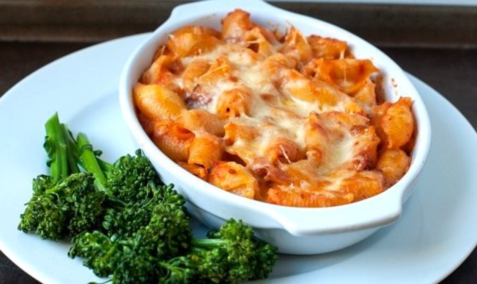 Макаронная запеканка с моцареллой