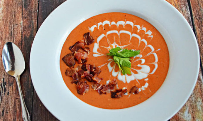 Суп из фасоли, томатов и шалфея с тостами