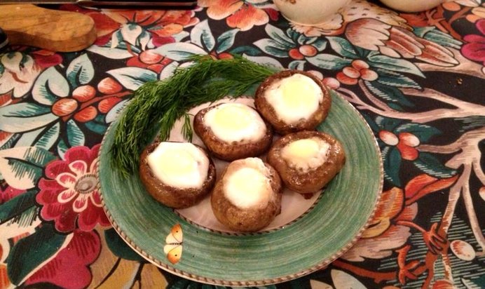 Яичница в шампиньонах