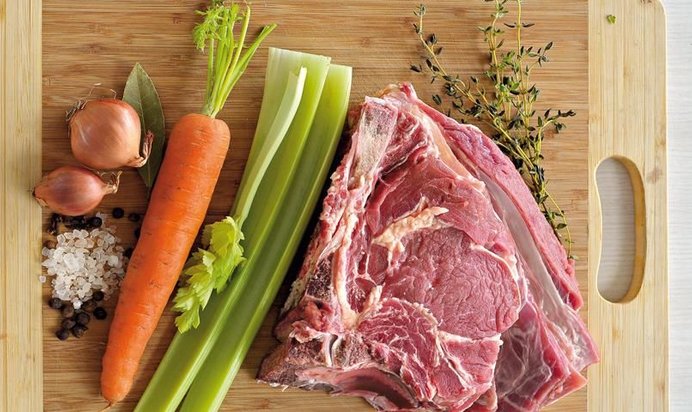 Мясной бульон с травами