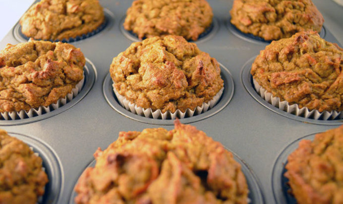 Маффины с курагой, фундуком и морковью