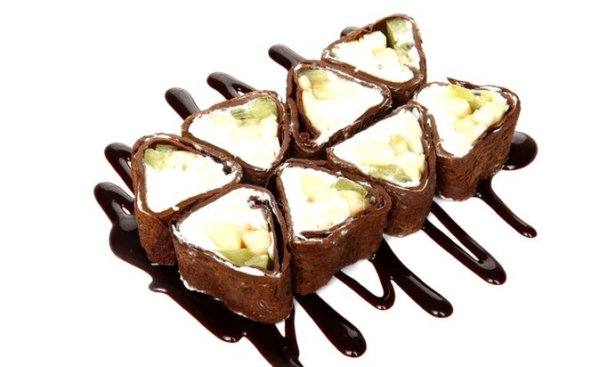 Шоколадные роллы с яблоками и апельсинами