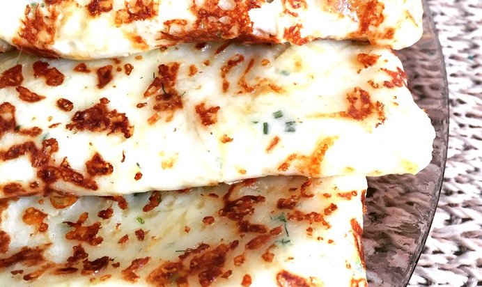 Сырные блины с укропом