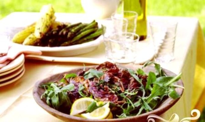 Спаржа с крабовым мясом и соусом песто