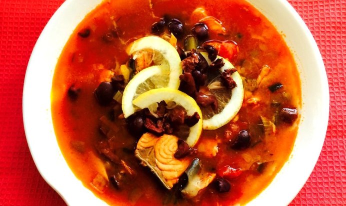 Рыбная солянка из трех видов лососевых