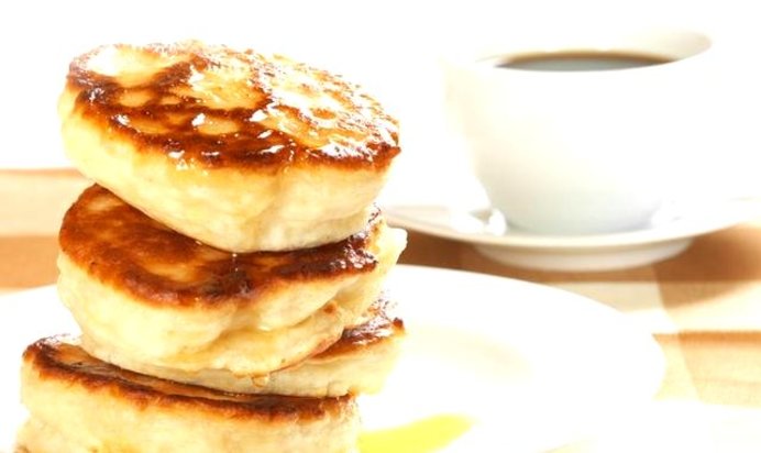 Пышные яблочные оладьи