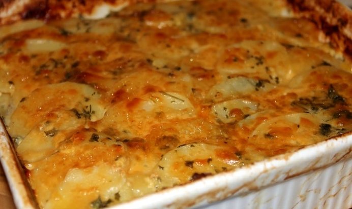 Запеканка из картофеля с луком-пореем