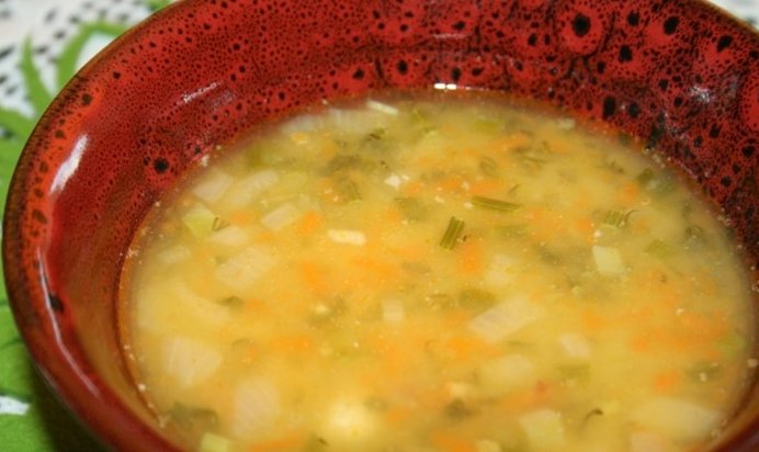 Густой гороховый суп с куриной грудкой и чорризо