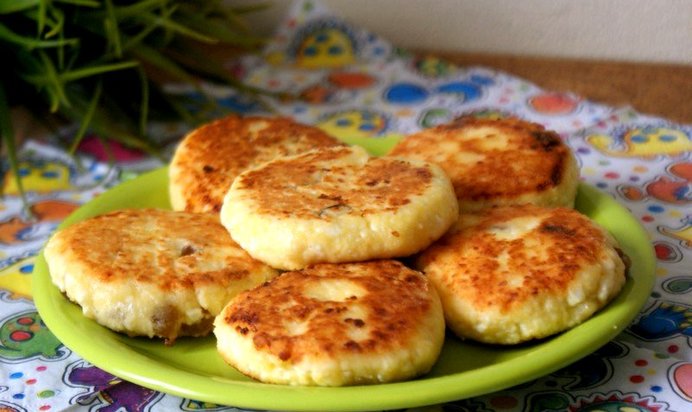 Сырники с кукурузной мукой и изюмом