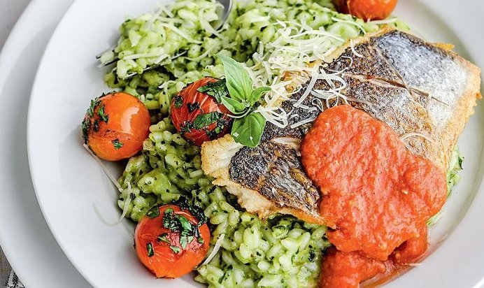 Сибас с лимонно-базиликовым ризотто