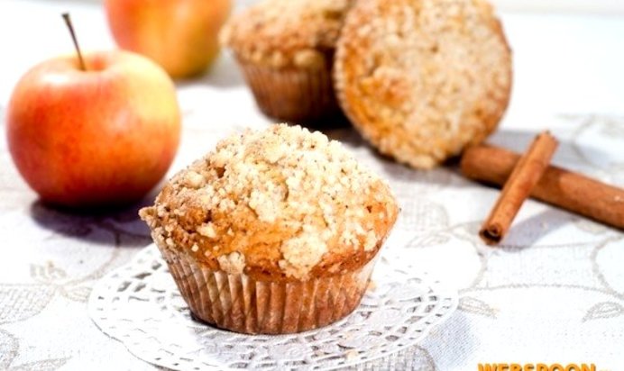Яблочные маффины со штрейзелем